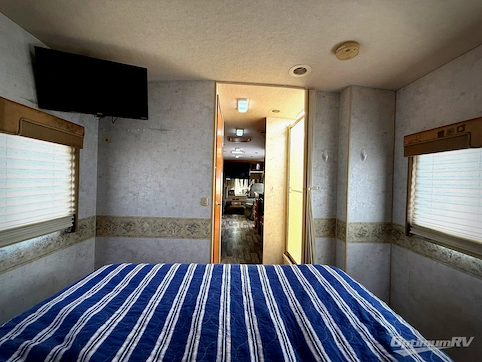 2004 Winnebago Sightseer 30B RV Floorplan Photo