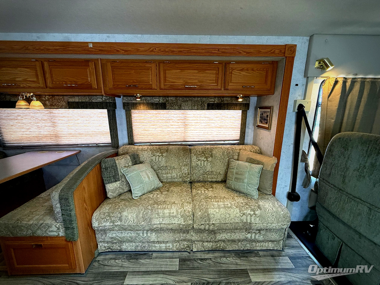 2004 Winnebago Sightseer 30B Photo 12
