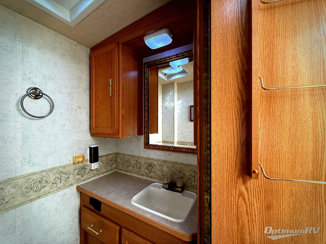 2004 Winnebago Sightseer 30B Photo 23