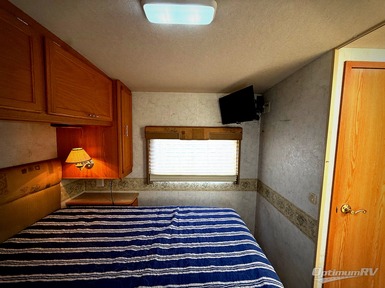 2004 Winnebago Sightseer 30B Photo 26