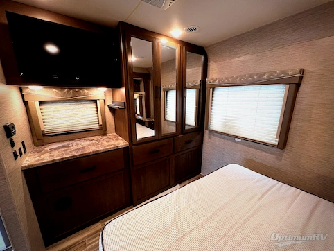 2022 Thor ACE 30.3 RV Photo 4