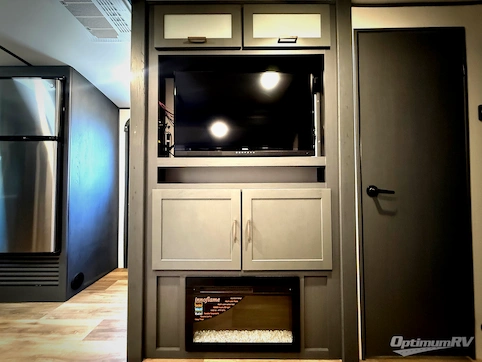 2023 Keystone Premier Ultra Lite 25FKPR RV Photo 3