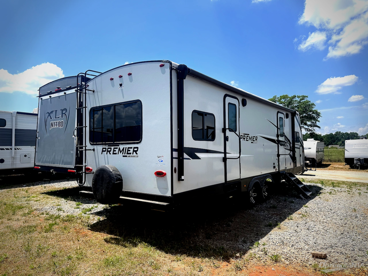 2023 Keystone Premier Ultra Lite 25FKPR Photo 2