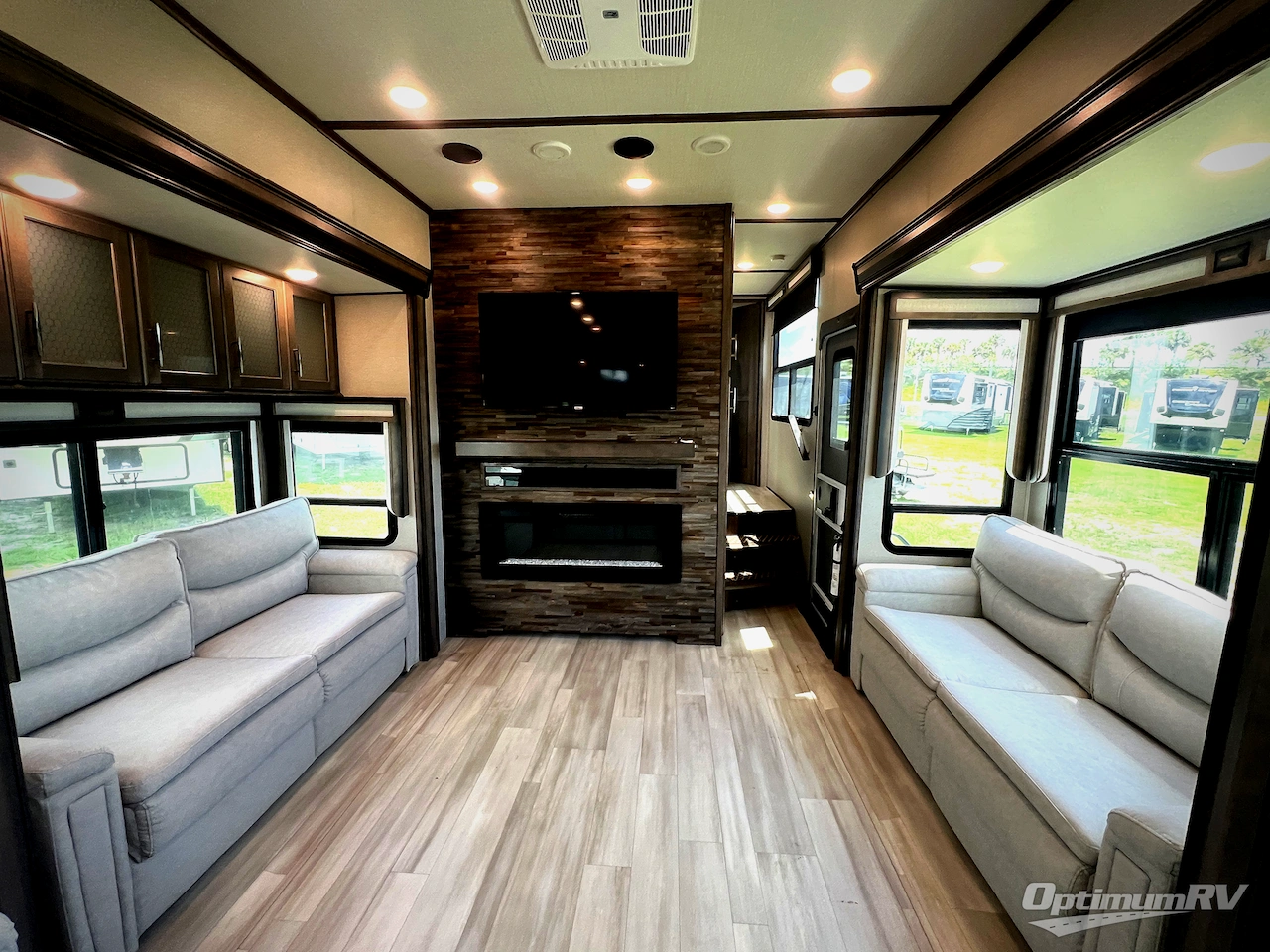2022 Grand Design Solitude 390RK Photo 5