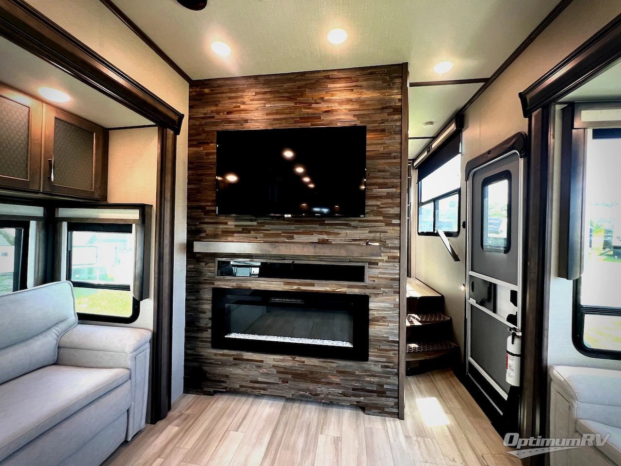 2022 Grand Design Solitude 390RK Photo 6