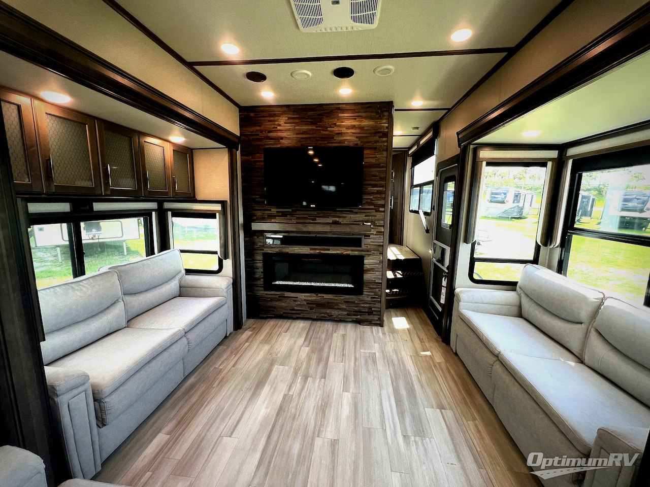2022 Grand Design Solitude 390RK Photo 23