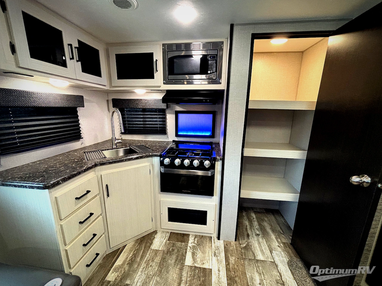 2021 Venture Stratus Ultra-Lite SR261VRK Photo 8