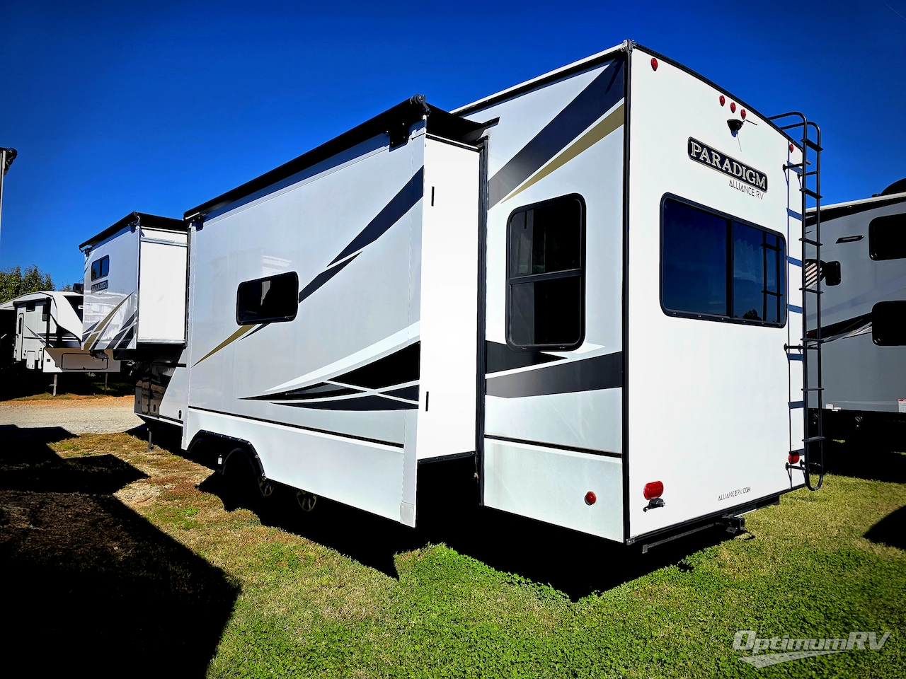 2021 Alliance Paradigm 340RL Photo 3
