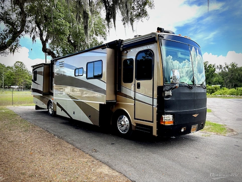 Used 2006 Fleetwood RV Discovery 39L Featured Photo