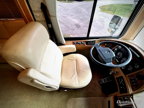 2006 Fleetwood Discovery 39L RV Photo 2
