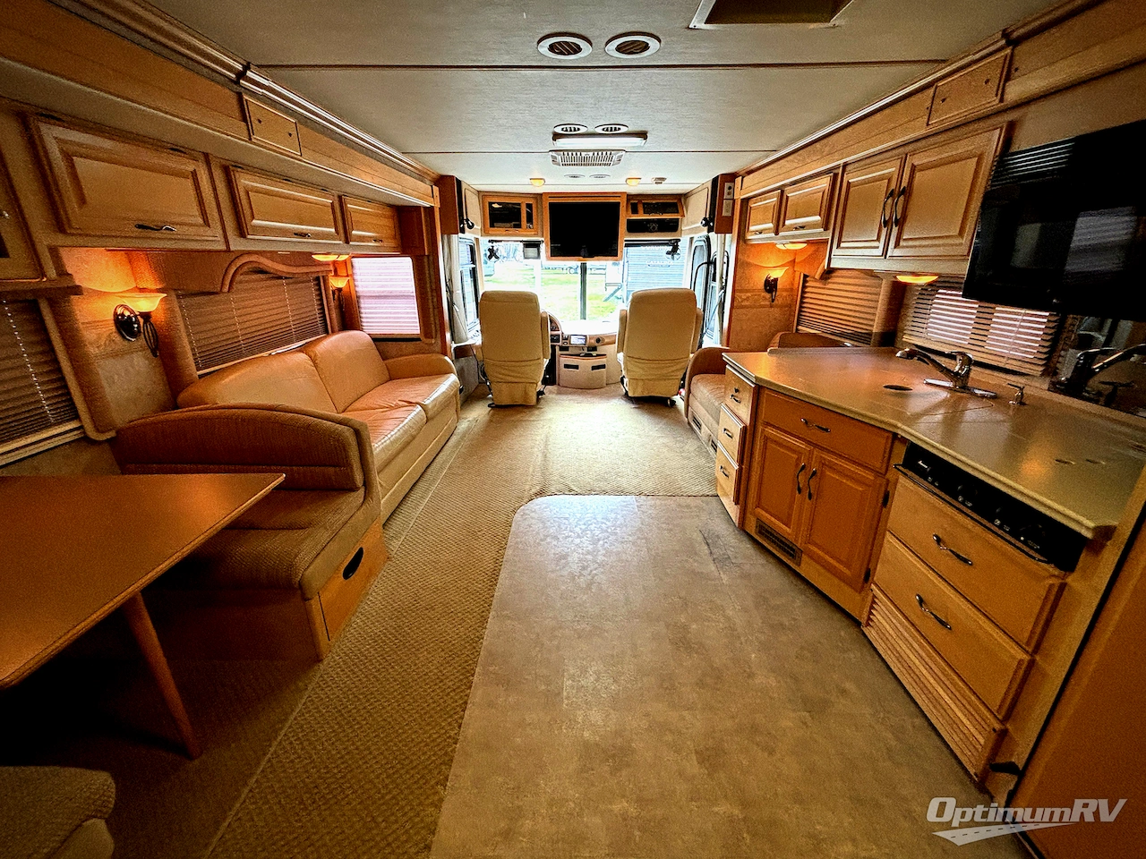 2006 Fleetwood Discovery 39L Photo 5