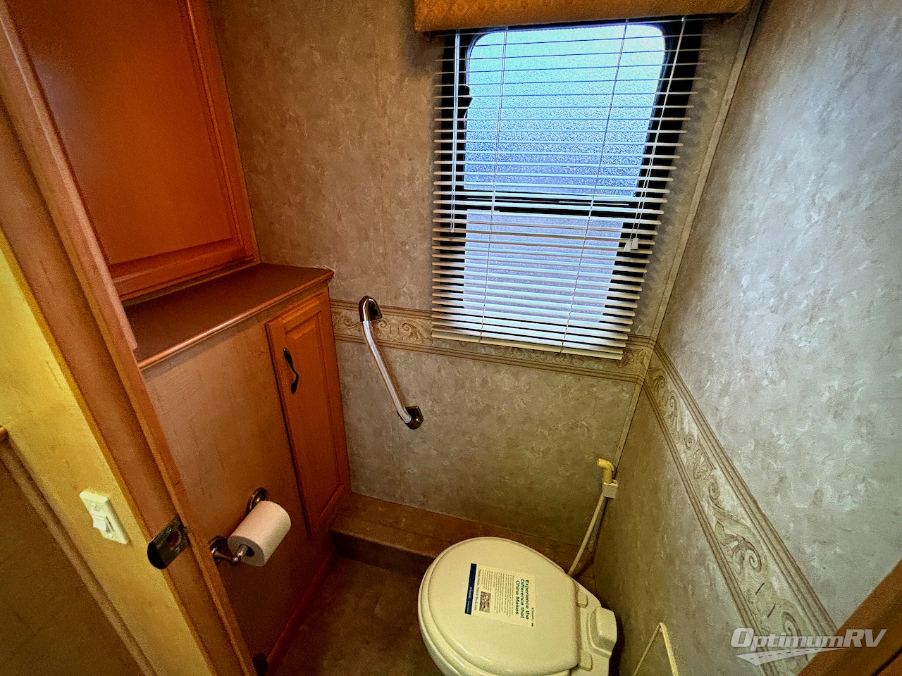 2006 Fleetwood Discovery 39L Photo 16