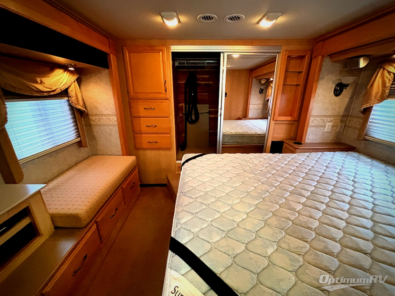 2006 Fleetwood Discovery 39L Photo 21