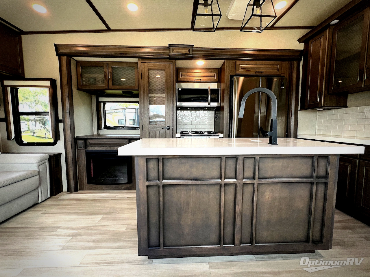 2022 Grand Design Solitude 378MBS Photo 10