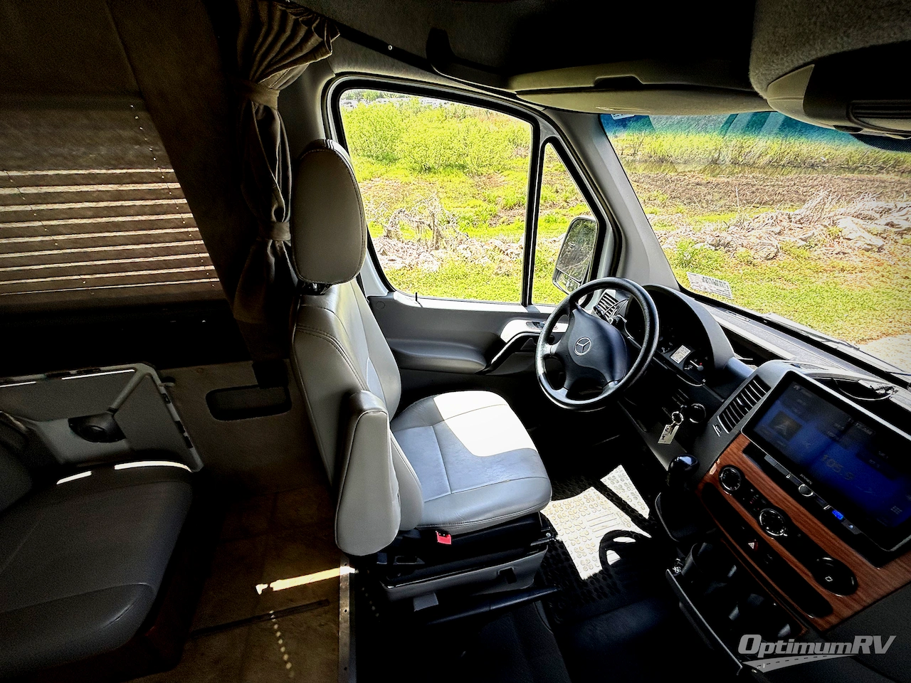 2011 Roadtrek Roadtrek Adventurous Photo 7