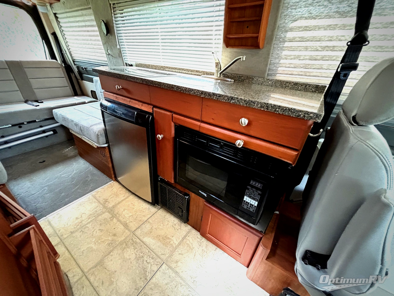 2011 Roadtrek Roadtrek Adventurous Photo 12