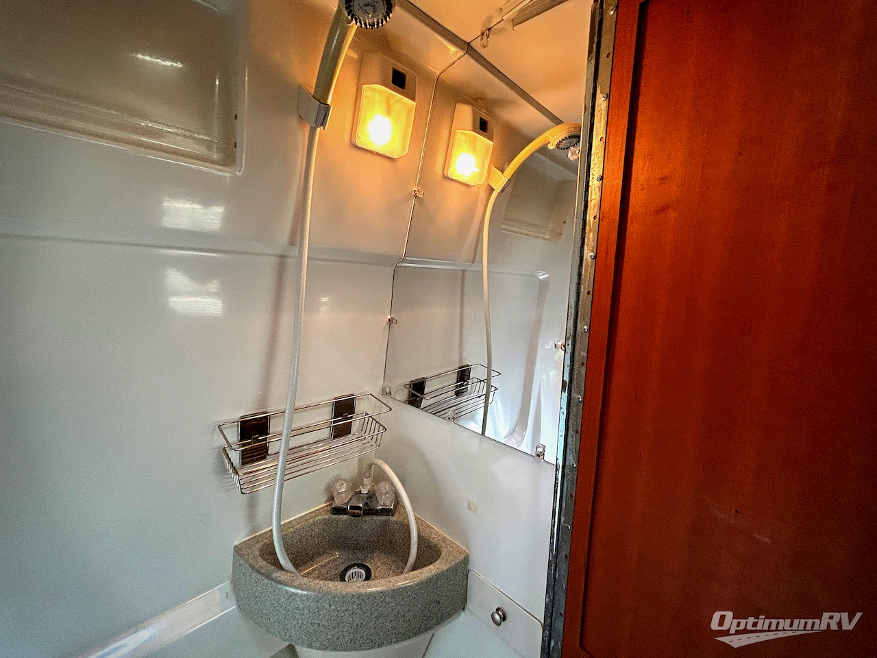 2011 Roadtrek Roadtrek Adventurous Photo 16