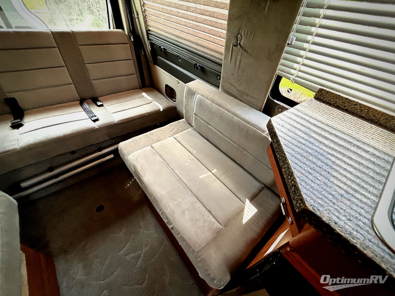 2011 Roadtrek Roadtrek Adventurous Photo 19