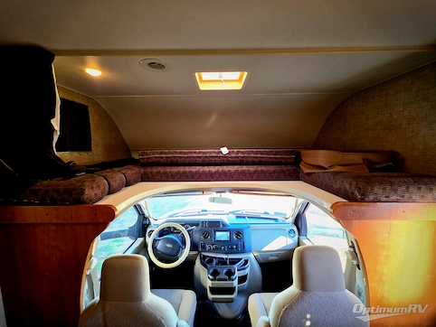 2017 Winnebago Minnie Winnie 31K RV Photo 2