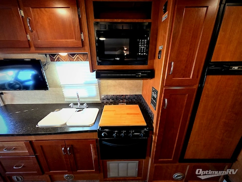 2017 Winnebago Minnie Winnie 31K RV Photo 3