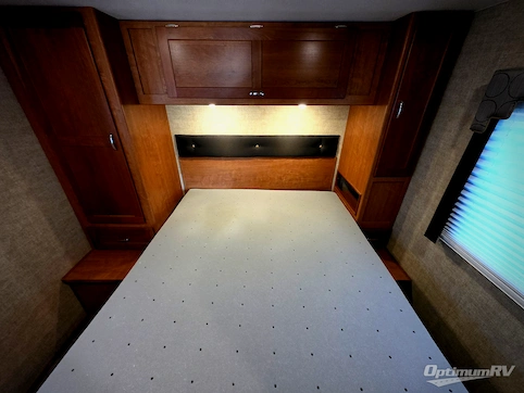 2017 Winnebago Minnie Winnie 31K RV Photo 4