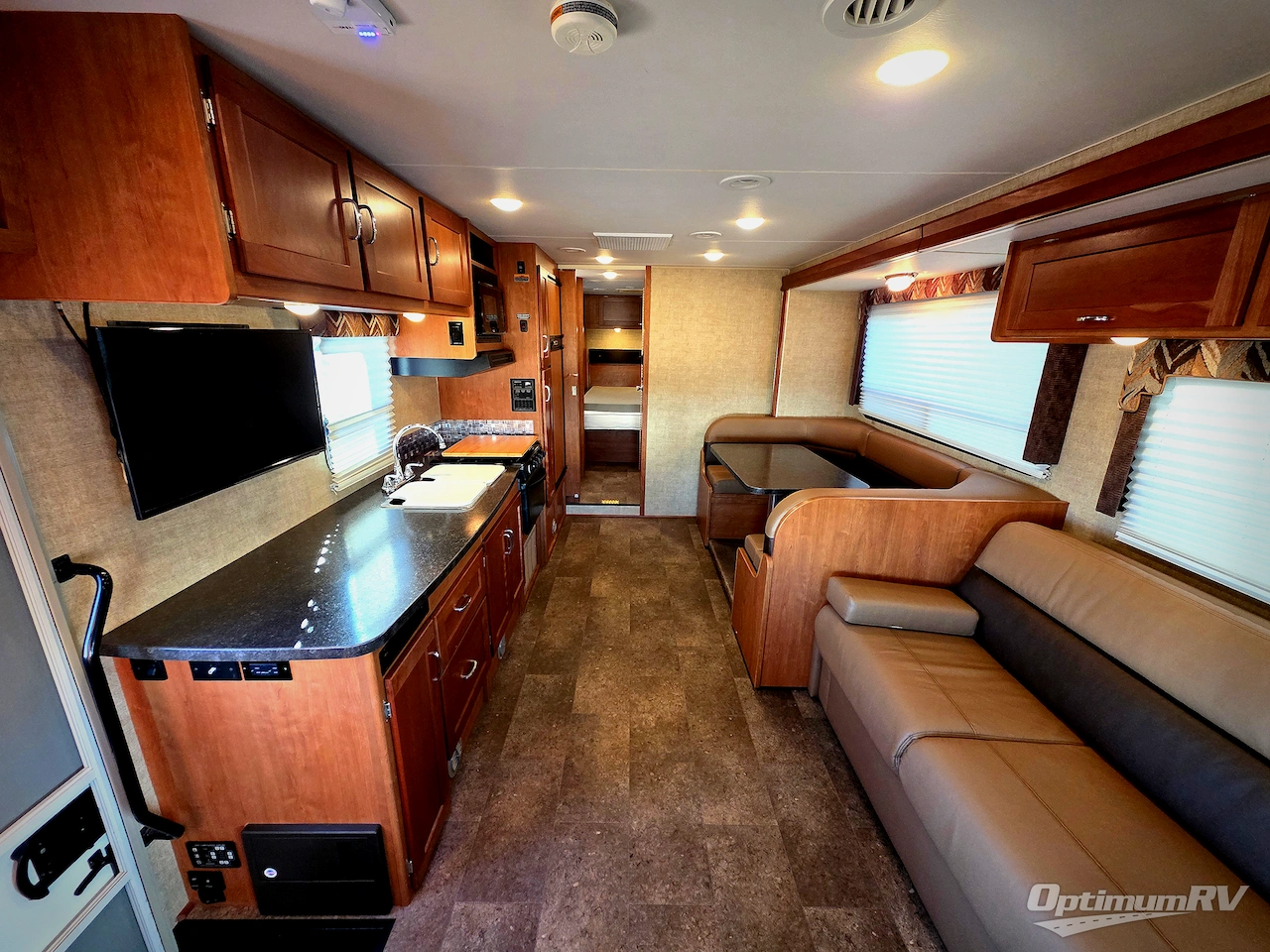 2017 Winnebago Minnie Winnie 31K Photo 2