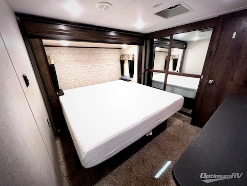 2018 Keystone Montana High Country 305RL RV Photo 4