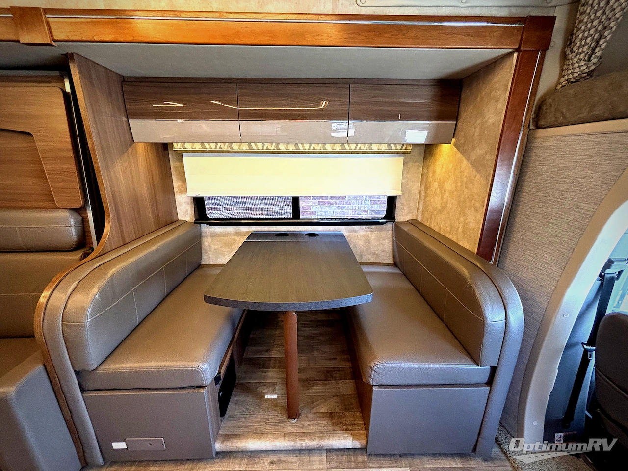 2019 Winnebago Navion 24D Photo 6