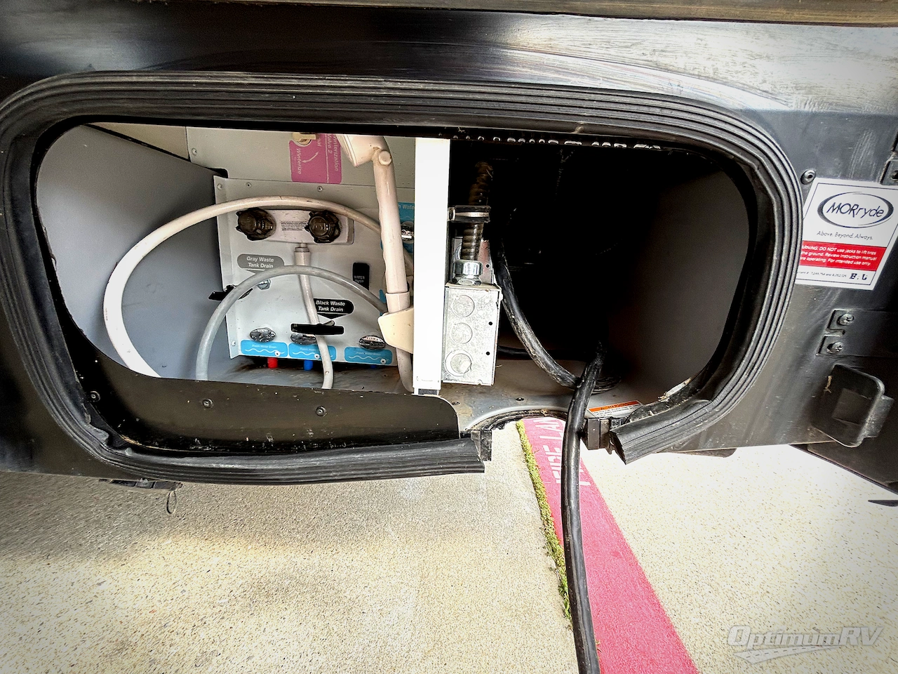 2019 Winnebago Navion 24D Photo 21