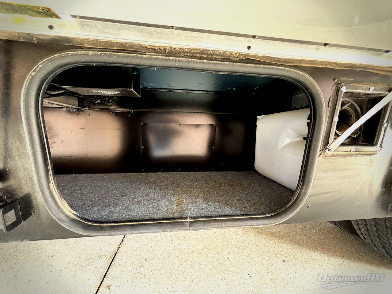 2019 Winnebago Navion 24D Photo 23