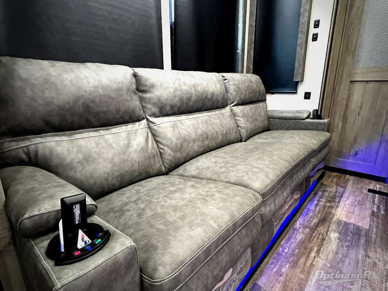2021 Keystone Raptor 351 Photo 7