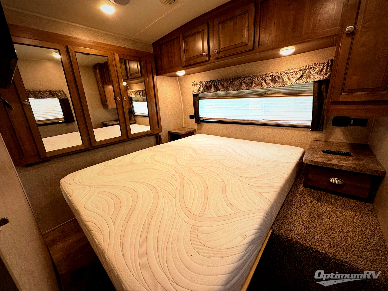 2018 Forest River Rockwood Signature Ultra Lite 8326BHS Photo 11