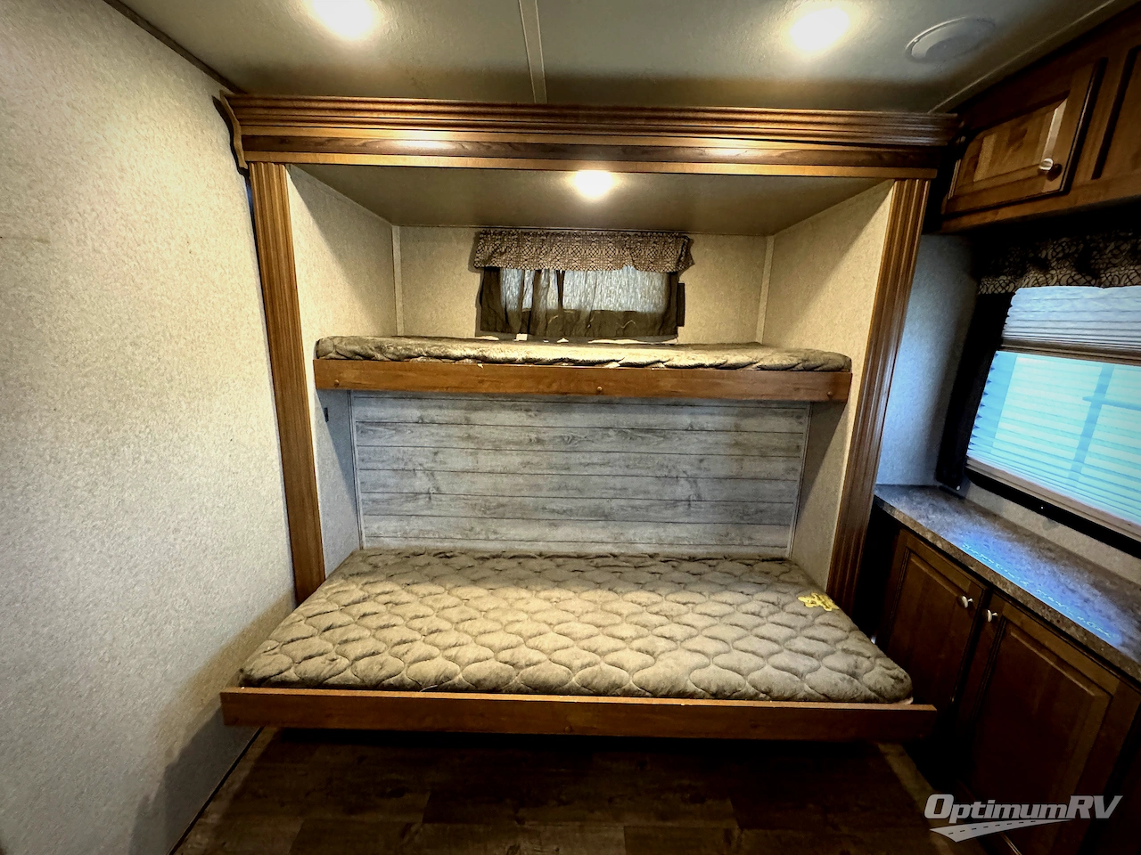 2018 Forest River Rockwood Signature Ultra Lite 8326BHS Photo 17