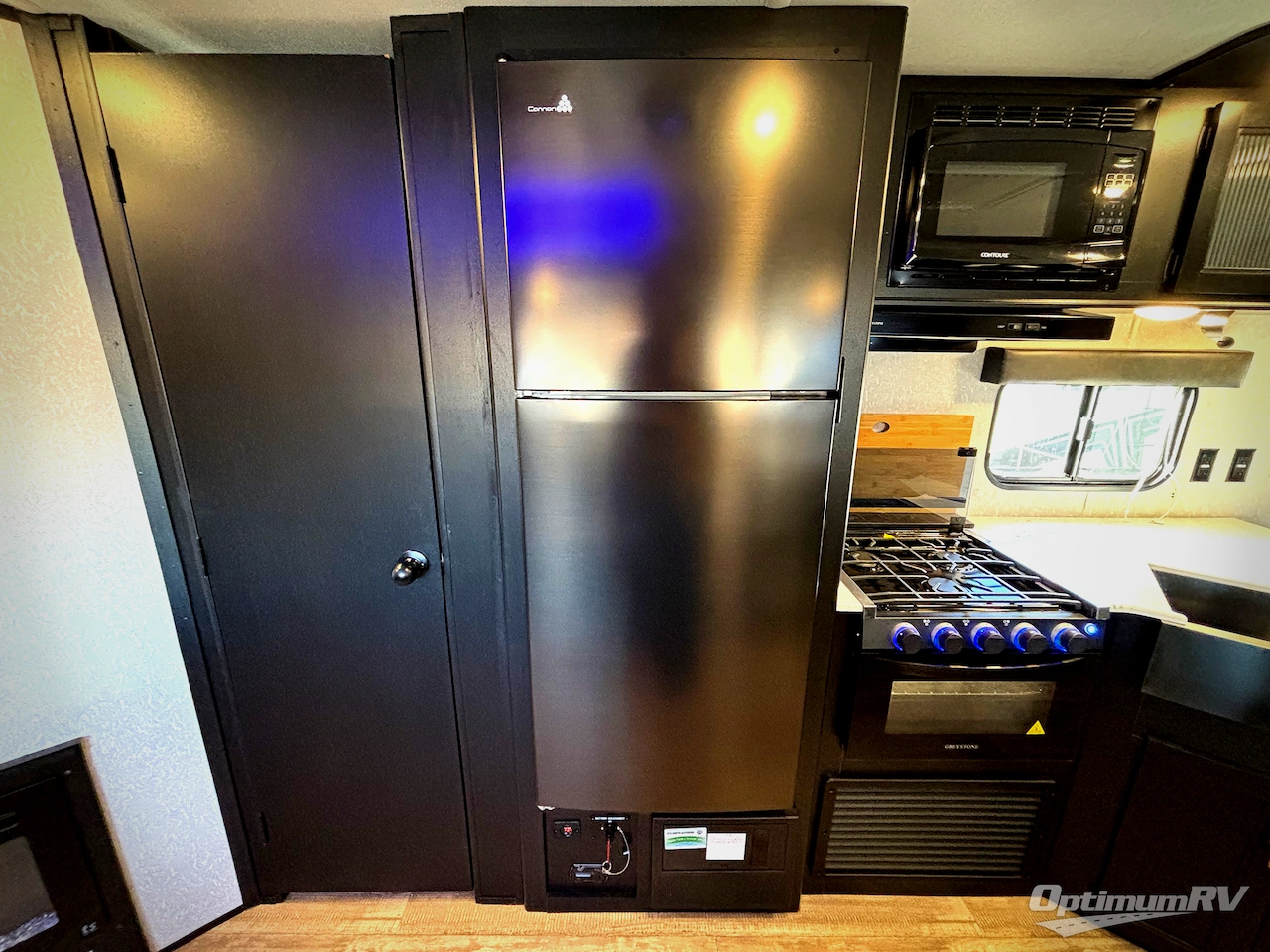 2022 Forest River Cherokee Grey Wolf 27DBH Photo 8