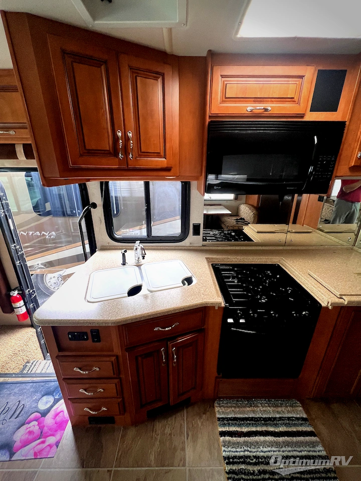 2011 Fleetwood Southwind 36D Photo 9