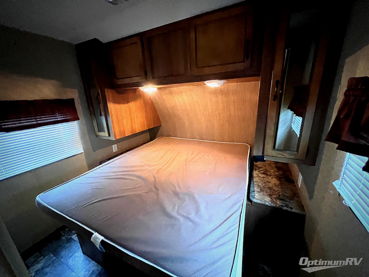 2014 Coachmen Catalina 323BHDS Photo 4