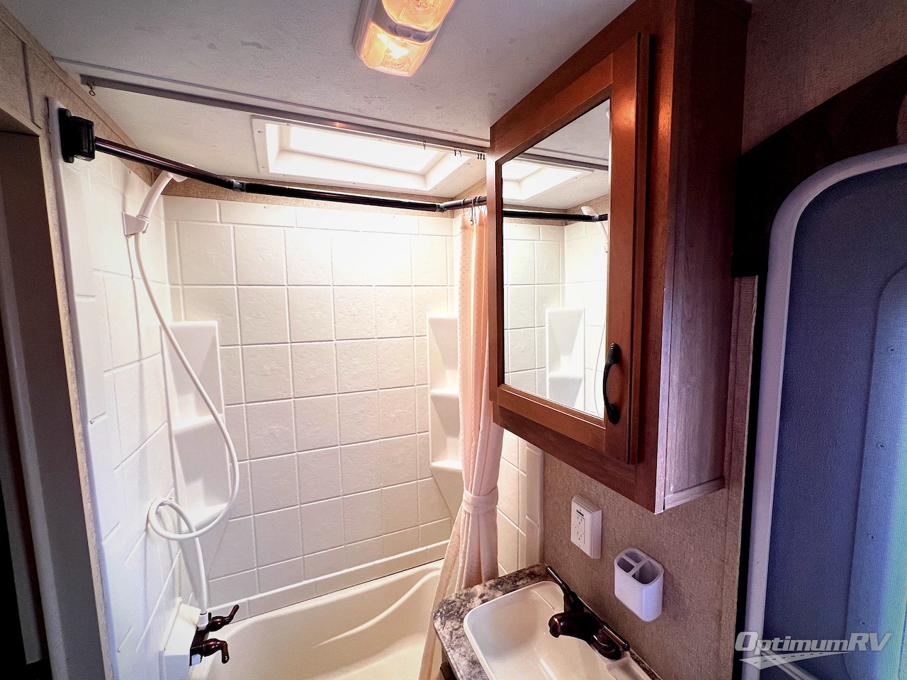 2014 Coachmen Catalina 323BHDS Photo 7