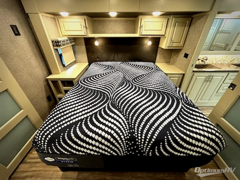 2022 Luxe by the RV Factory Luxe Elite 38GFB RV Photo 3