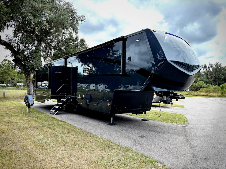 2022 Luxe by the RV Factory Luxe Elite 38GFB RV Photo 1