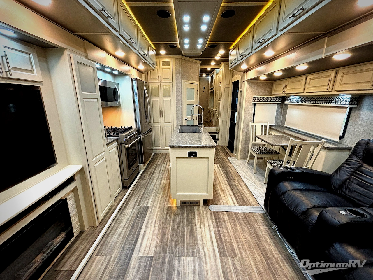 2022 Luxe by the RV Factory Luxe Elite 38GFB Photo 5
