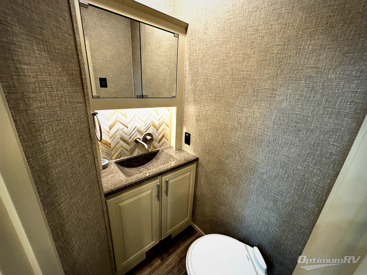 2022 Luxe by the RV Factory Luxe Elite 38GFB Photo 17