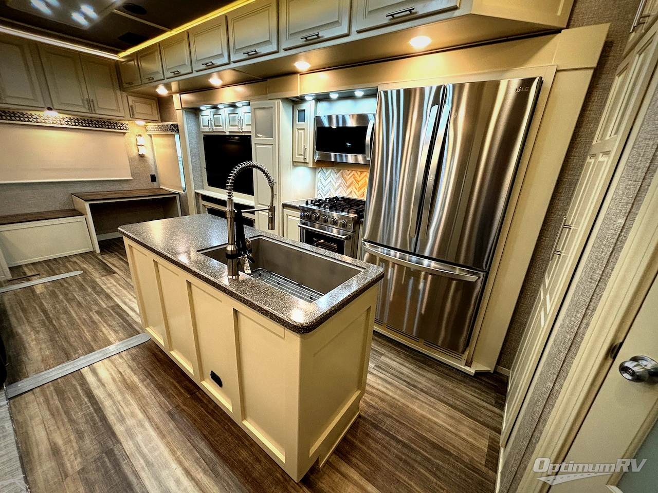 2022 Luxe by the RV Factory Luxe Elite 38GFB Photo 18