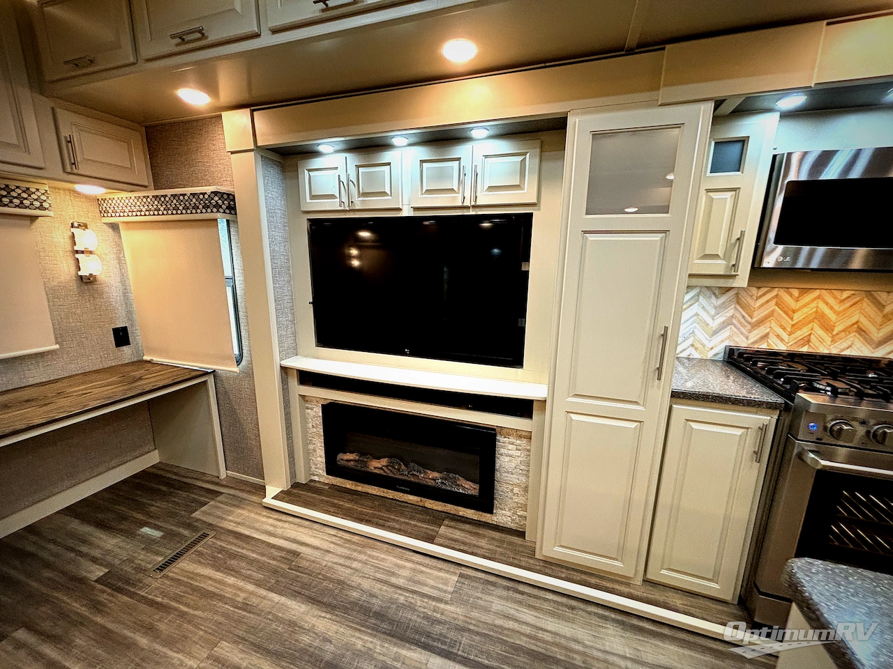 2022 Luxe by the RV Factory Luxe Elite 38GFB Photo 21