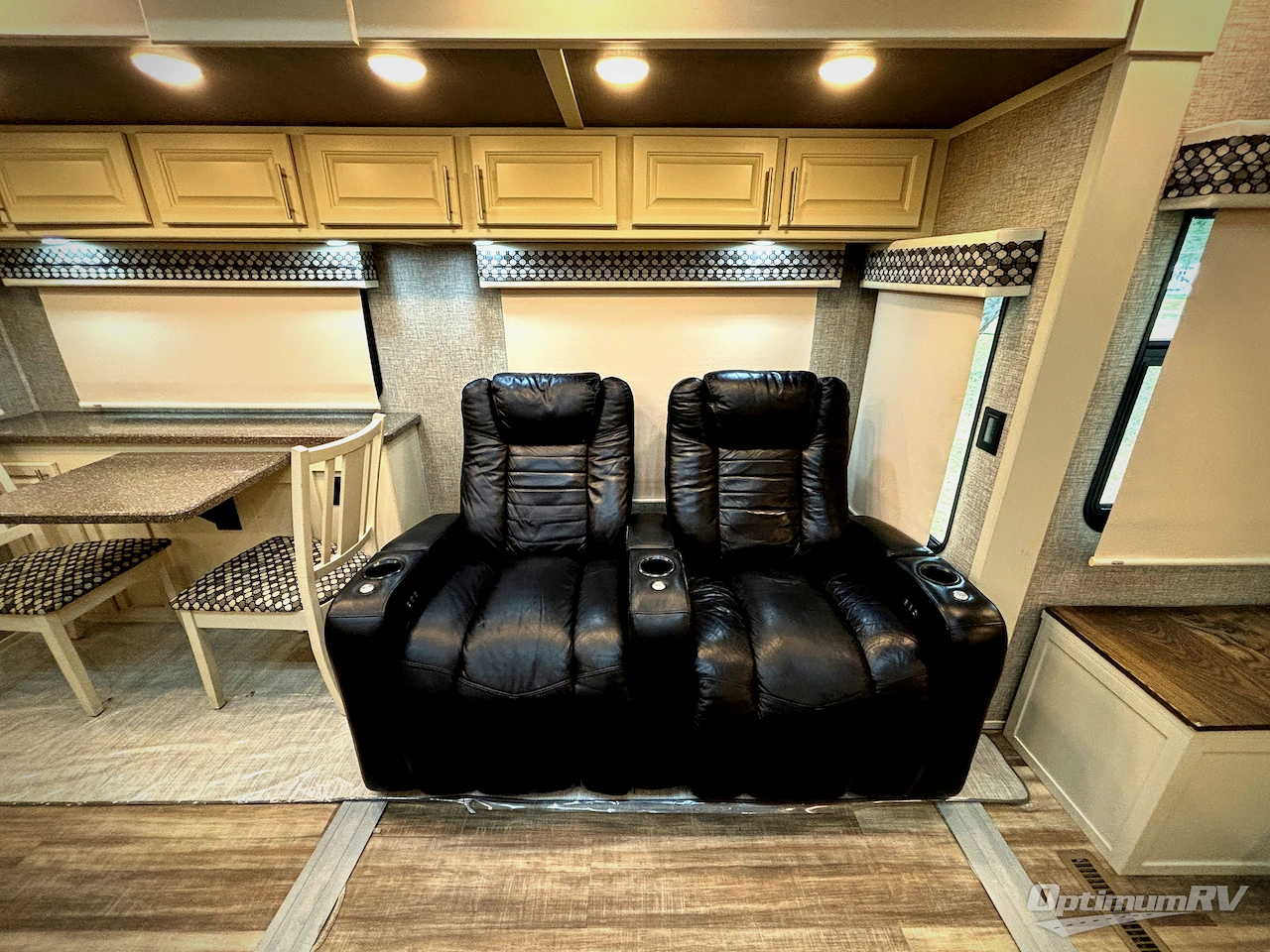 2022 Luxe by the RV Factory Luxe Elite 38GFB Photo 20