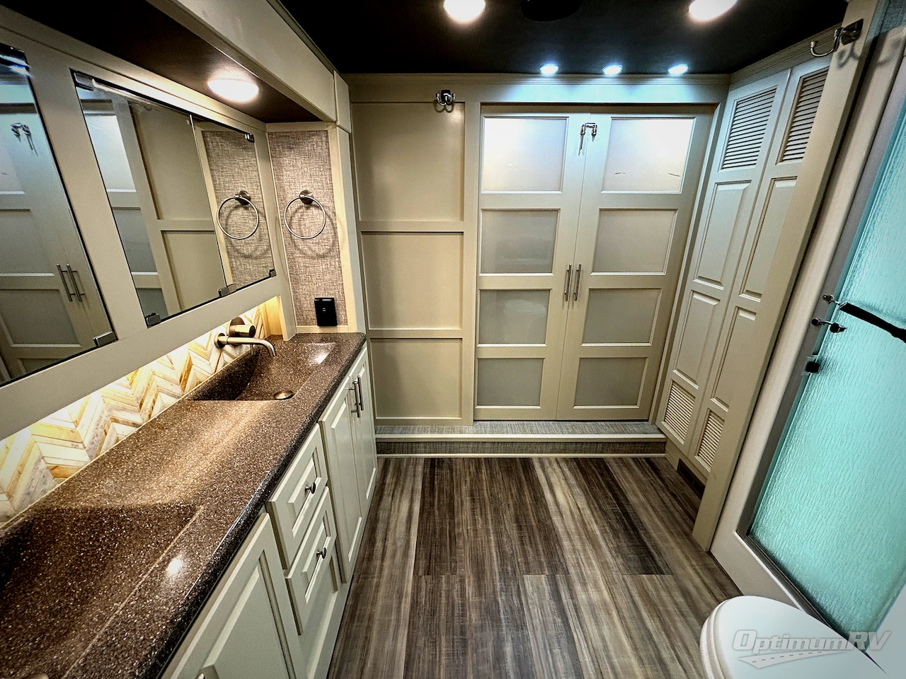 2022 Luxe by the RV Factory Luxe Elite 38GFB Photo 8