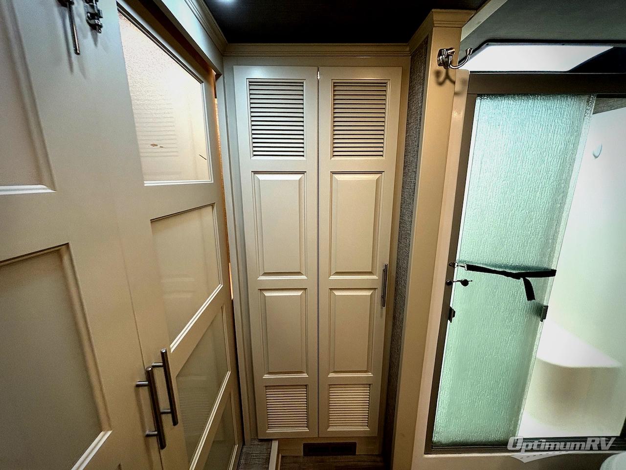 2022 Luxe by the RV Factory Luxe Elite 38GFB Photo 10