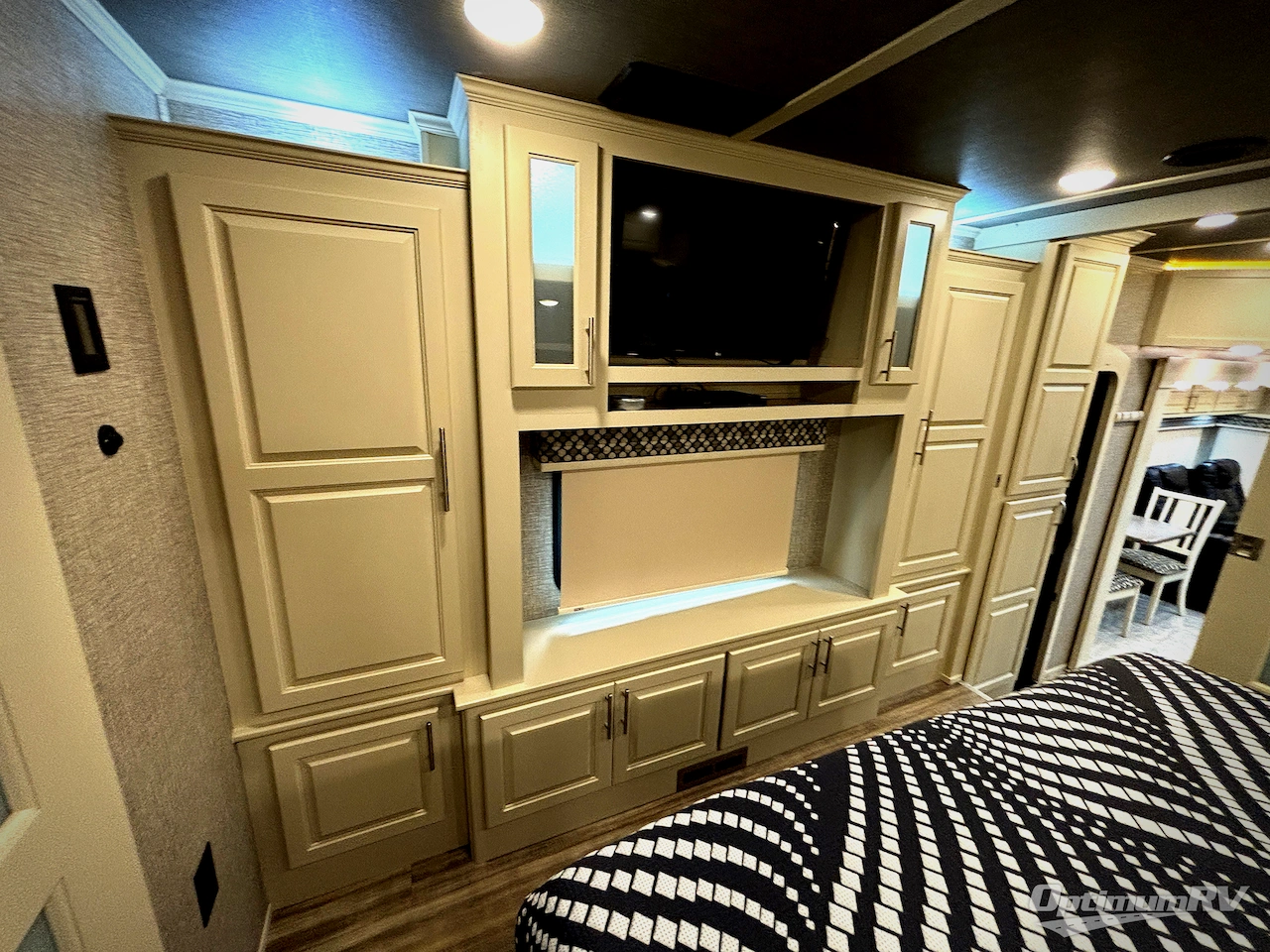 2022 Luxe by the RV Factory Luxe Elite 38GFB Photo 16