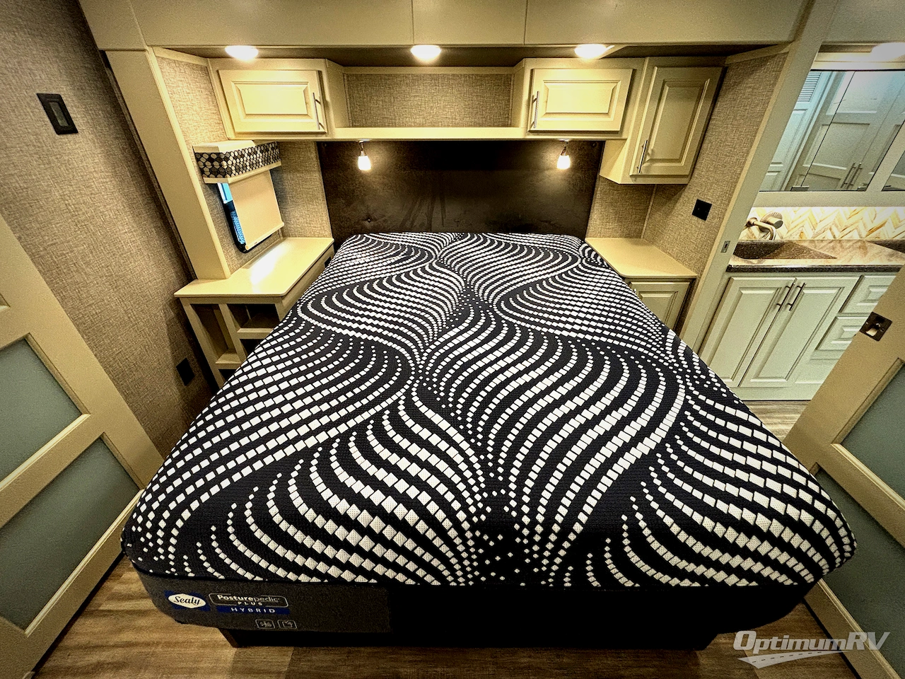 2022 Luxe by the RV Factory Luxe Elite 38GFB Photo 15