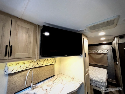 2020 Forest River Sunseeker LE 2550DSLE Chevy RV Photo 3