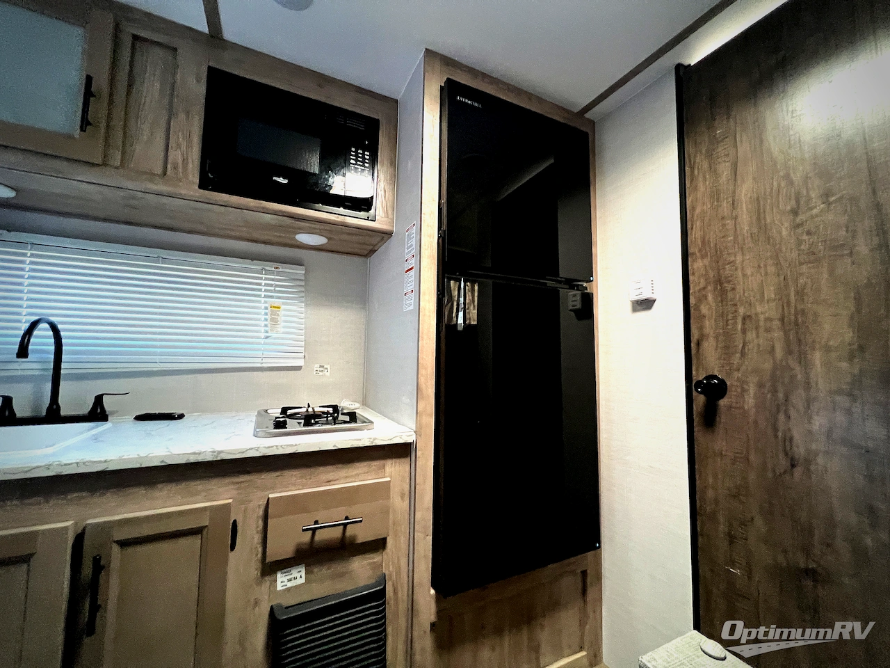 2024 Gulf Stream Kingsport Super Lite 199DD Photo 10
